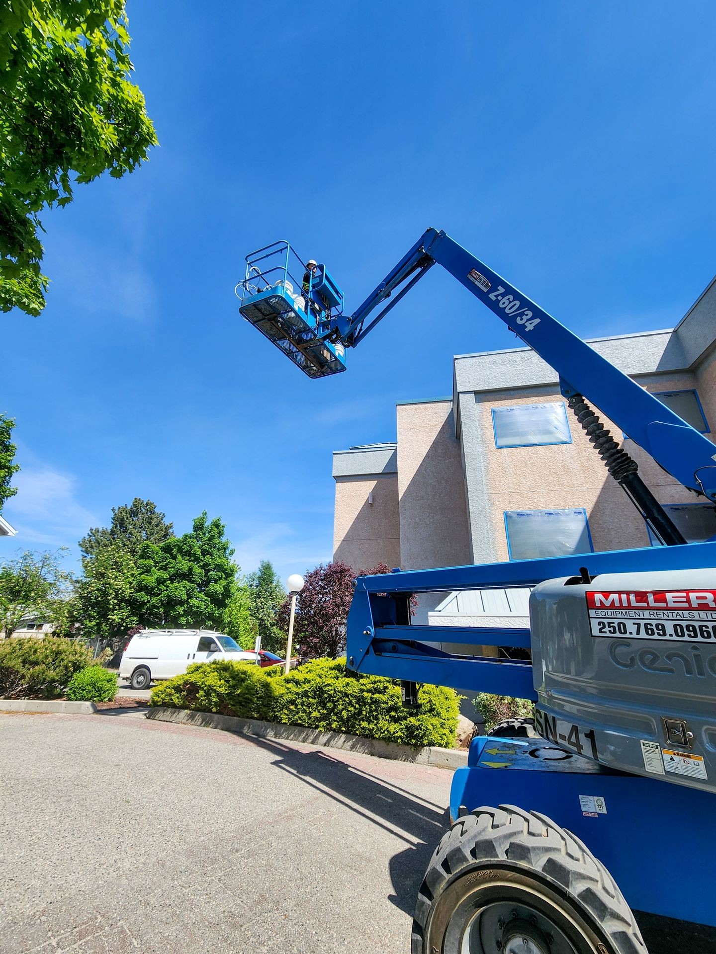 Electrician lift to repair outdoor light